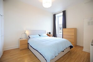 2 chambres, fer et planche à repasser, accès Internet, draps fournis