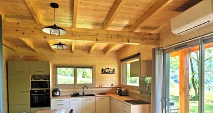 Lodge in a green setting. Panoramic view of the castle and mountains.