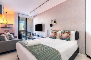Iron/ironing board, WiFi, bed sheets