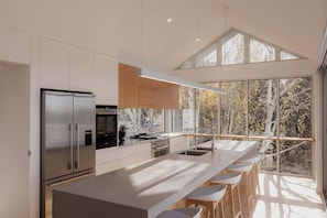 Fridge, microwave, oven, stovetop - Beachfront Estate with Tennis Court and Pool (Roches Beach)