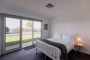 5 chambres, fer et planche à repasser, Wi-Fi, draps fournis