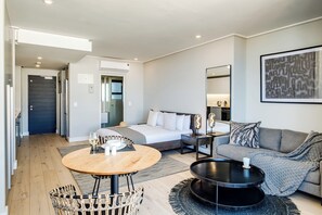 Cofres nos quartos, ferros/tábuas de passar roupa, Wi-Fi, roupa de cama