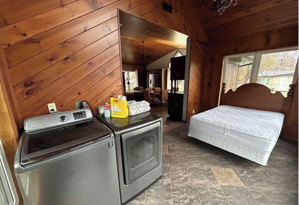 1 habitación, tabla de planchar con plancha, wifi y ropa de cama 