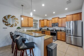 Fridge, microwave, oven, stovetop - Spacious 6-Bed/6-Bath House with Golf Course Access
Only 20 min from Disney! (Four Corners)