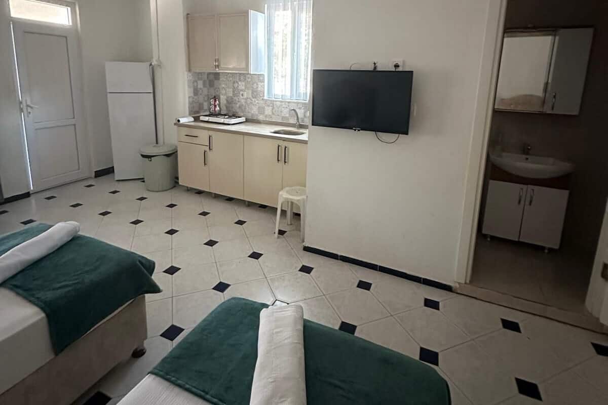 Economy Quadruple Room | 2 bedrooms, iron/ironing board, free WiFi