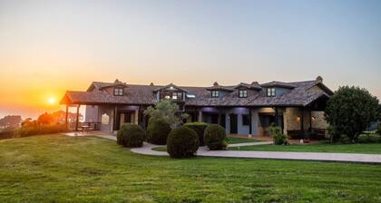 Rural villa with sea views