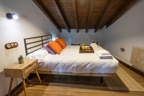 Iron/ironing board, travel cot, WiFi