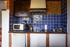 Microwave, oven, stovetop, coffee/tea maker