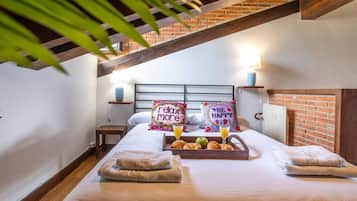 1 bedroom, iron/ironing board, travel cot, WiFi
