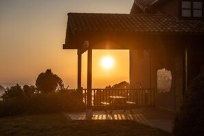 Outdoor dining - Infinite autumn in the Asturian coast with family (Marianes)