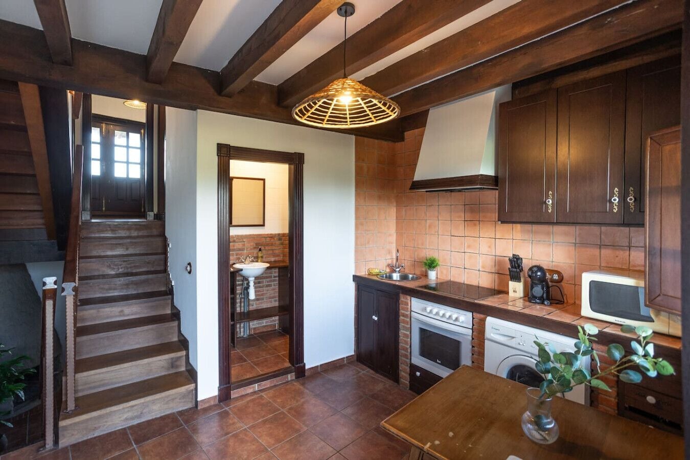 Micro-ondes, four, plaque de cuisson, cafetière/bouilloire