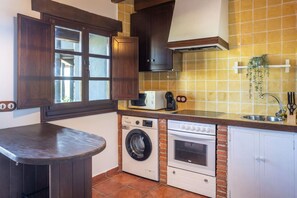 Micro-ondes, plaque de cuisson, cafetière/bouilloire, grille-pain