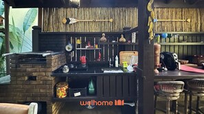 Fridge, microwave, oven, stovetop - Casa em Ilhabela com Piscina e Vista para Montanha (Ilhabela)