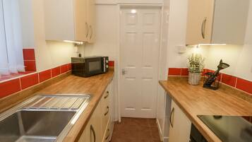 Cookware/dishes/utensils