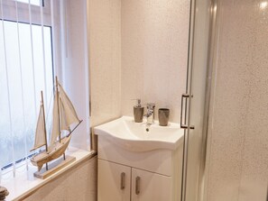 Shower - Flat 1A, Mona House (Conwy)