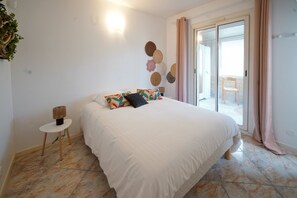 5 slaapkamers, een bureau, internet, beddengoed