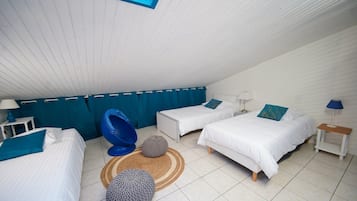 5 bedrooms, desk, internet, bed sheets