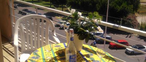 屋外ダイニングエリア