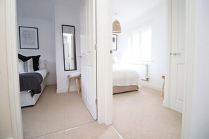 2 bedrooms, iron/ironing board, Internet, bed sheets
