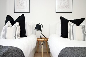 2 室のベッドルーム、アイロン / アイロン台、インターネット、ベッドシーツ