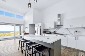 冰箱、微波炉、烤箱、炉灶