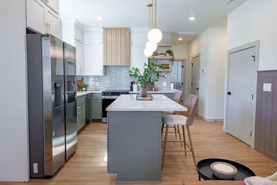 Cozy Townhome Stay by Trails, River & Greens