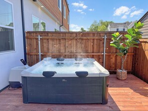 مغطس سبا خارجي