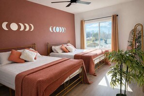 3 bedrooms, iron/ironing board, WiFi, bed sheets