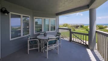 Condo (2 Bedrooms) | Property amenity