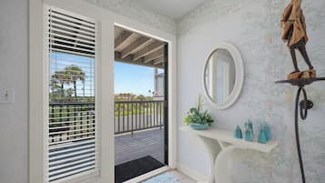 Condo (2 Bedrooms) | Property amenity