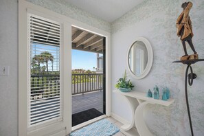 Condo (2 Bedrooms) | Property amenity