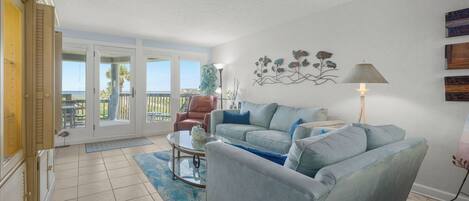 Condo (2 Bedrooms) | Front of property
