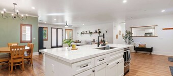 Luxury Family Oasis with Hot Tub!