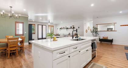 Luxury Family Oasis with Hot Tub!