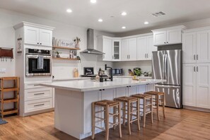 Fridge, microwave, stovetop, dishwasher - Luxury Family Oasis with Hot Tub! (Escondido)