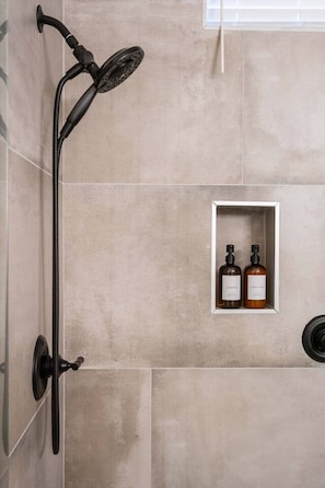 Shower, hair dryer - Escondido Oasis | Sleeps 10 + Hot Tub! (Escondido)