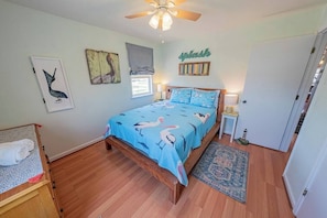 4 bedrooms, desk, WiFi, bed sheets - Counting Pelicans + Ocean View + Pelican Hunt (Kill Devil Hills)