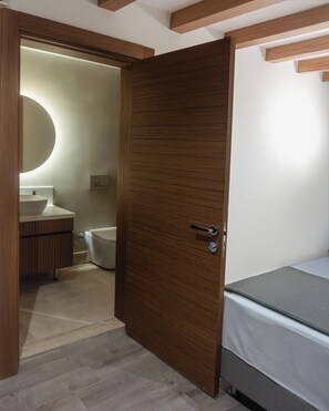 Standard Room | Frette Italian sheets, premium bedding, minibar, laptop workspace - EDRA HOUSE  (Cesme)