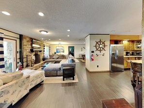 Studio (4 Bedrooms) | Property amenity