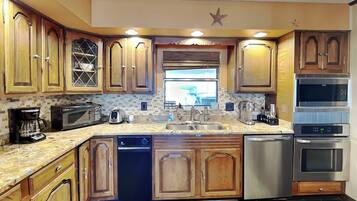 Studio (4 Bedrooms) | Property amenity