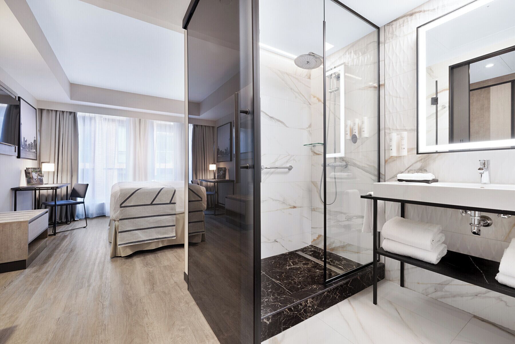 Photo - Riu Plaza Toronto