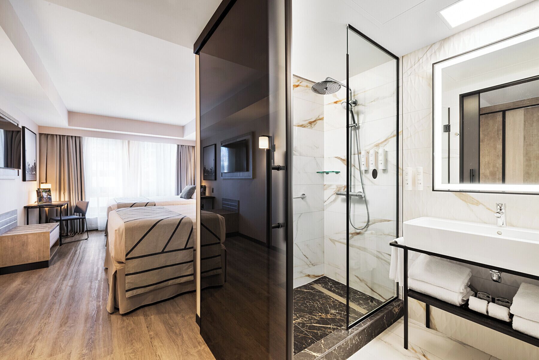 Photo - Riu Plaza Toronto