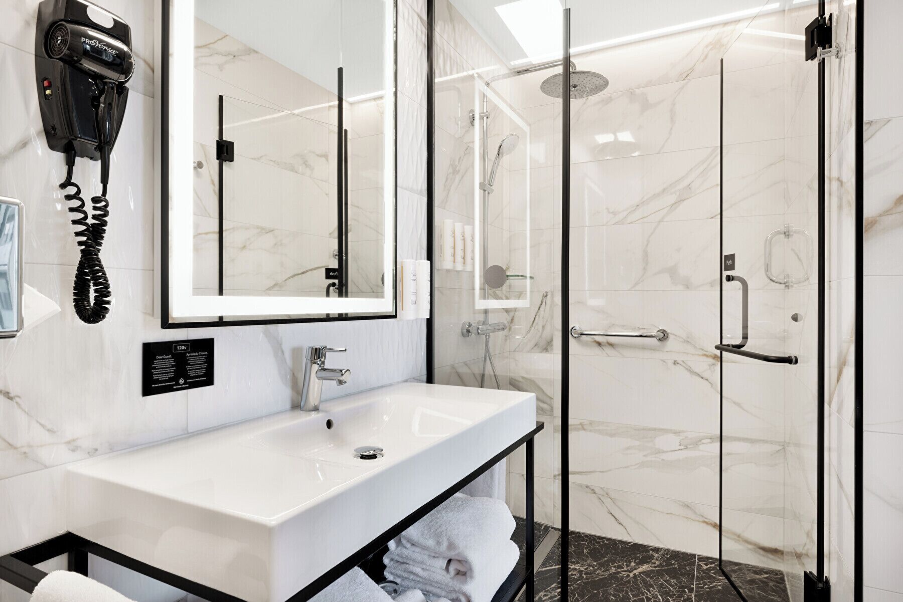 Photo - Riu Plaza Toronto