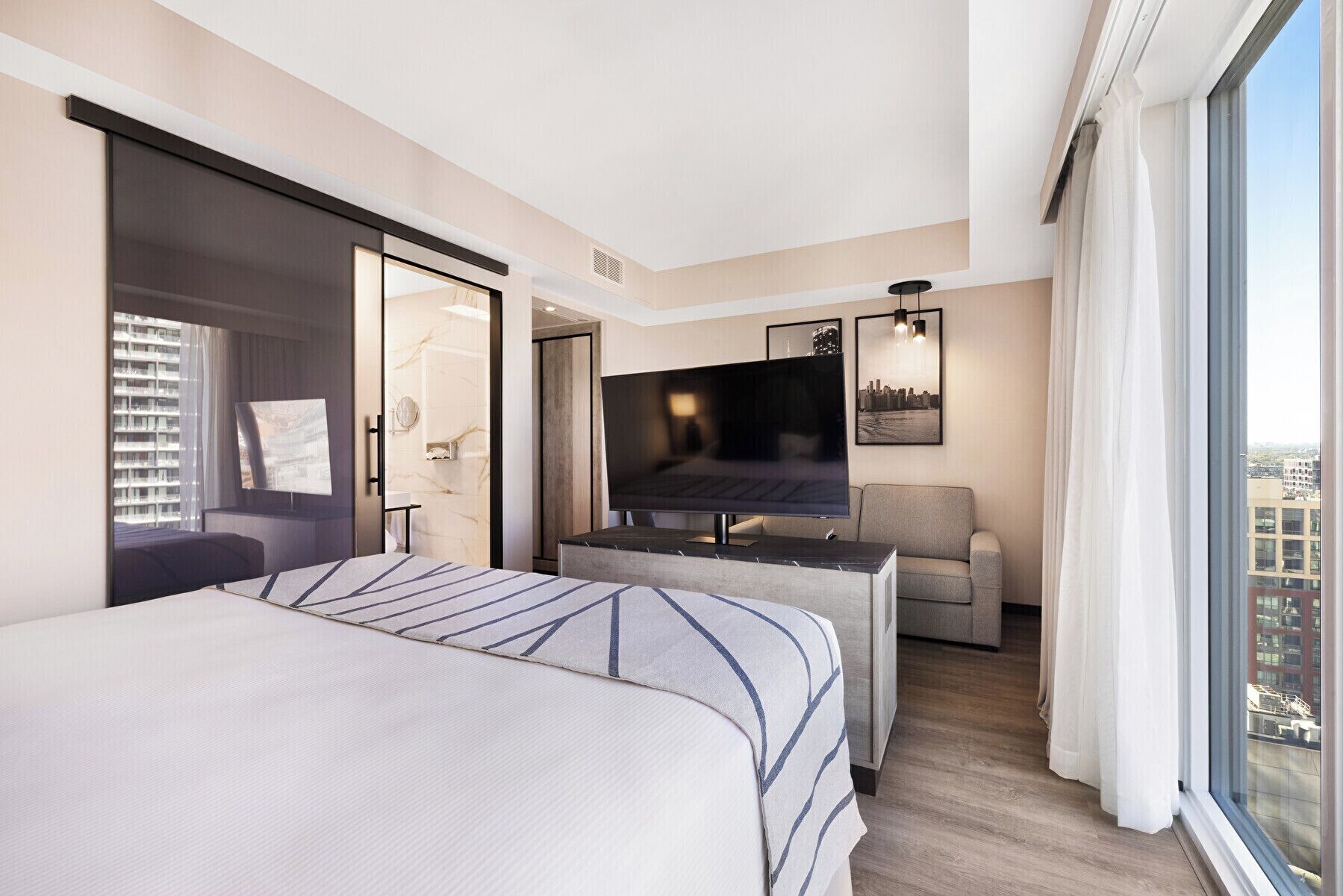 Photo - Riu Plaza Toronto