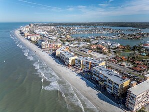 Beach nearby, sun loungers, beach towels