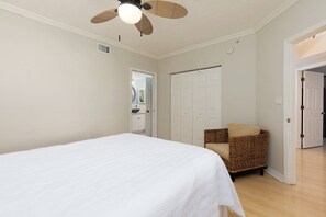 3 makuuhuonetta, silitysrauta/-lauta, Wi-Fi, vuodevaatteet