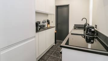 Dishwasher, cookware/dishes/utensils