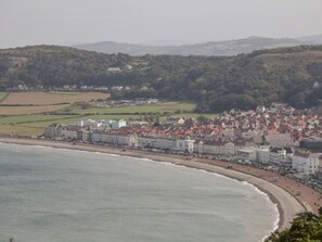 Beach nearby - Flat 1, Mona House (Conwy)
