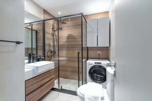 Shower, hair dryer, towels