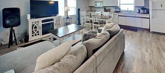 Surfside Beach Bungalow by Ryson Vacation Rentals